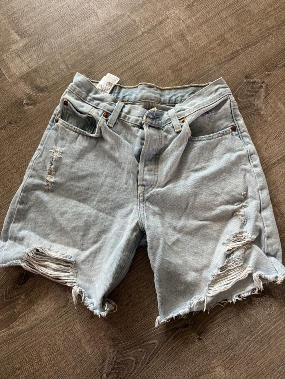 Light blue Levi 505 shorts
